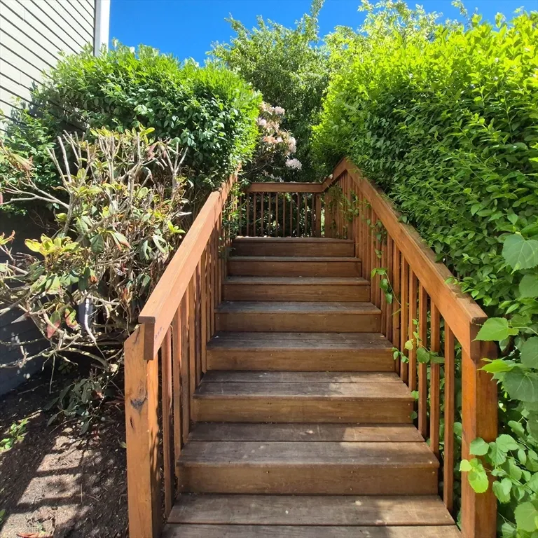65 Bayberry Ln, Dartmouth
