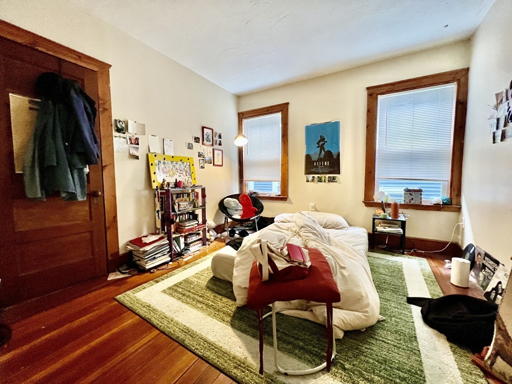 69 Woodlawn St, Jamaica Plain