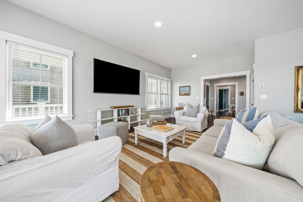 61 Gurnet Rd, Duxbury