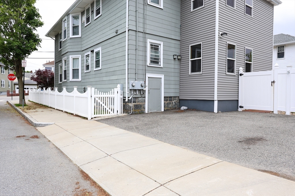 36 Lancaster St, Quincy