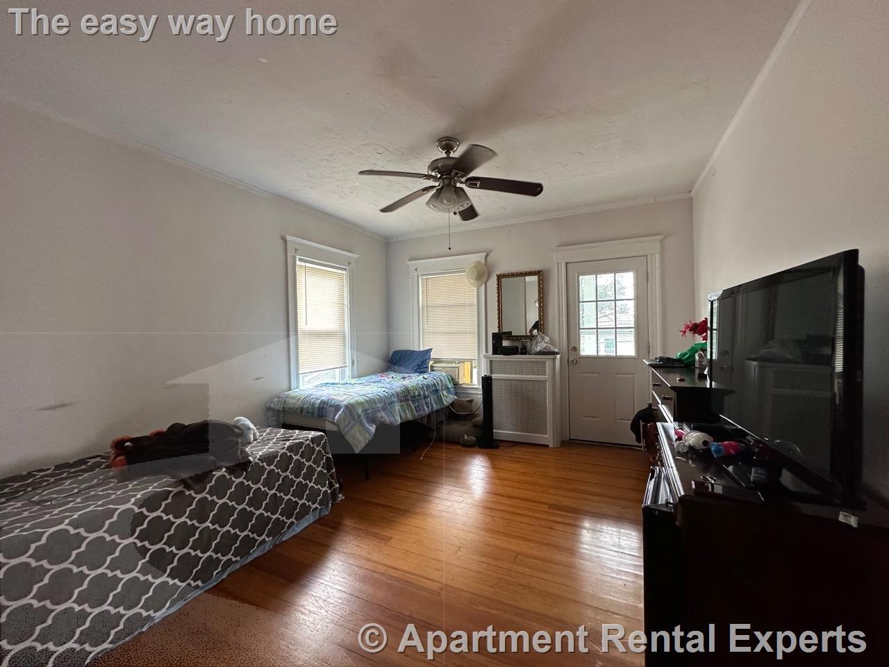 19 Stanley Ave, Tufts