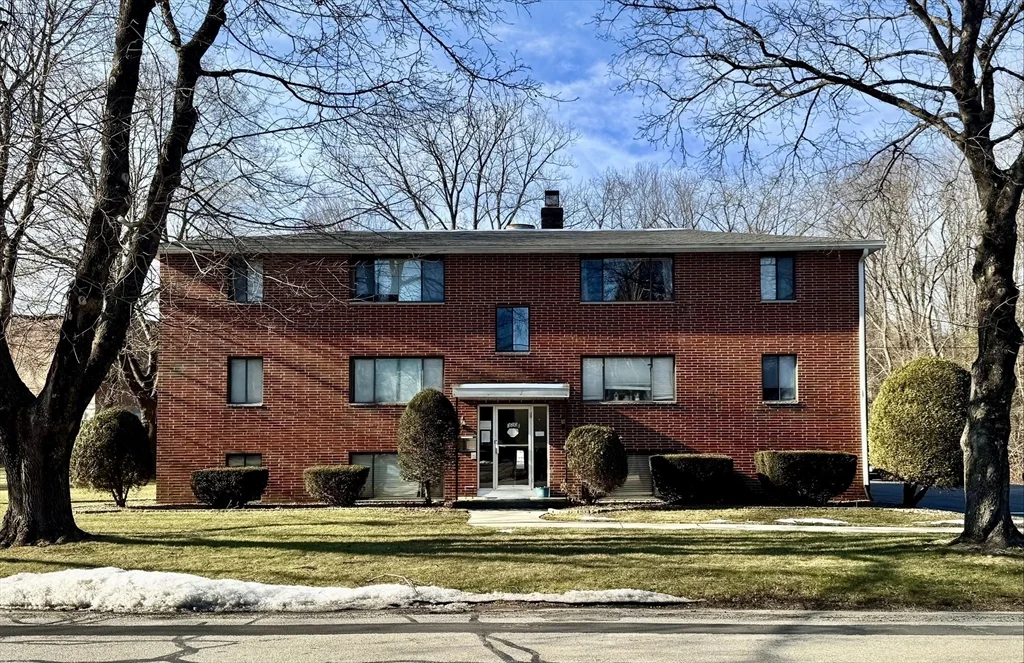 320 Elm St, Southbridge