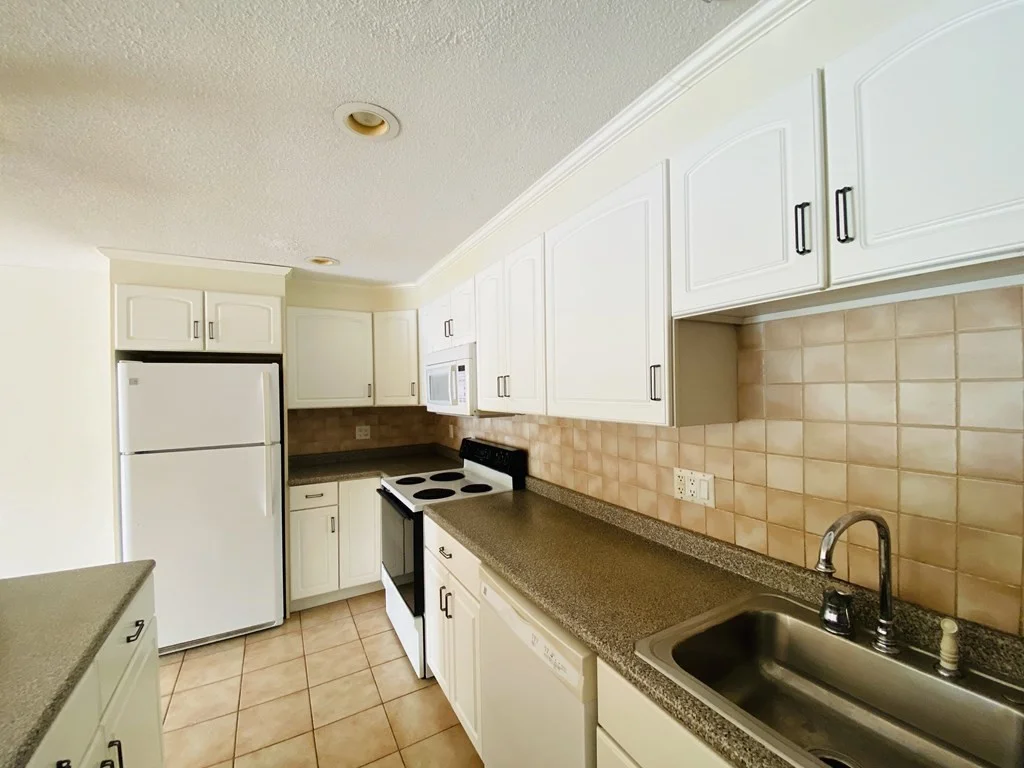 50 Green St, North Brookline