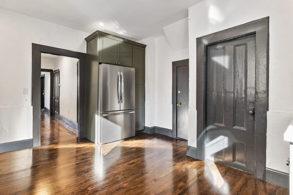 8-10 Carlton St, Ward Two