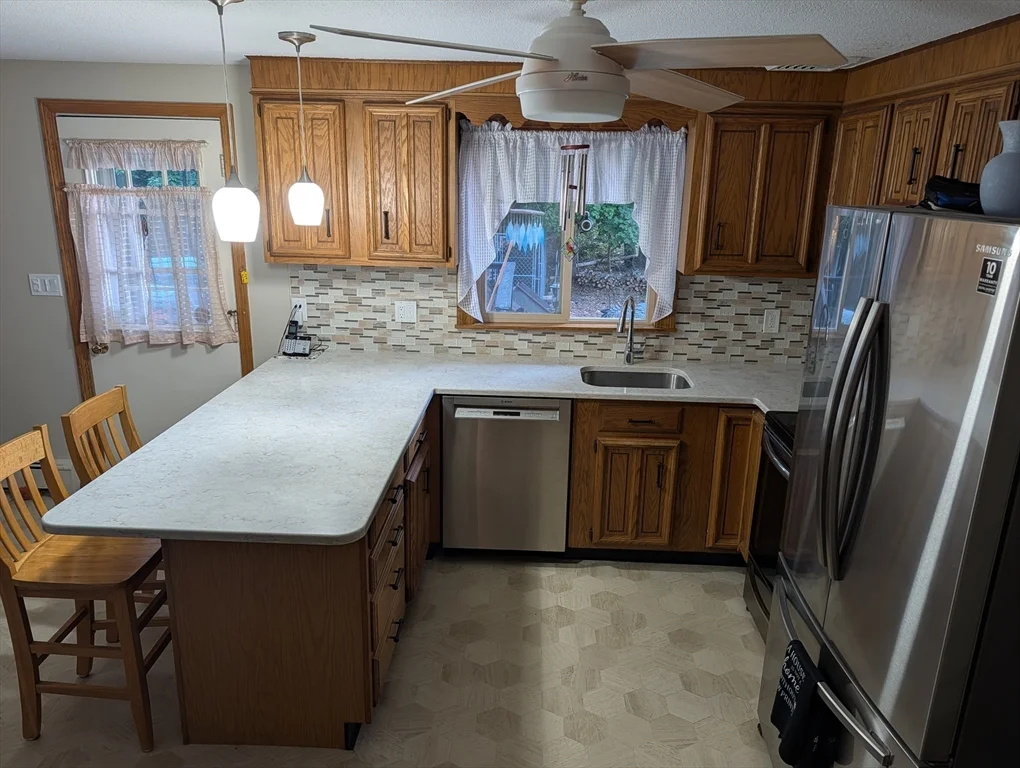 10 Sherwood Ln, Raynham
