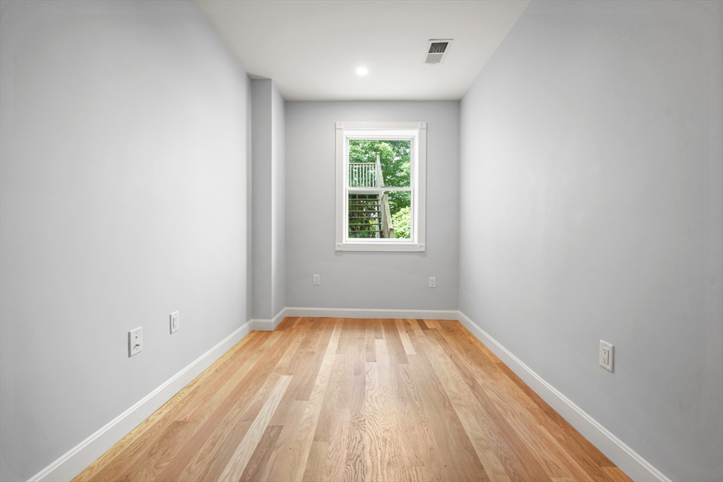 71 Old Harbor St, South Boston