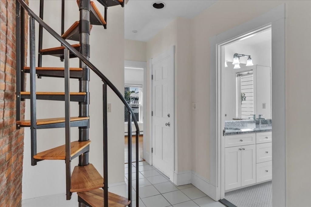 325 Western Ave, Riverside