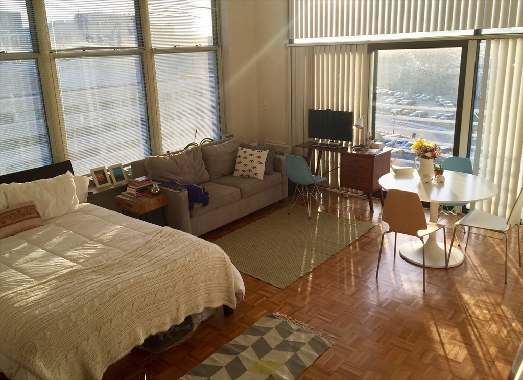 61 Brookline Ave, Fenway