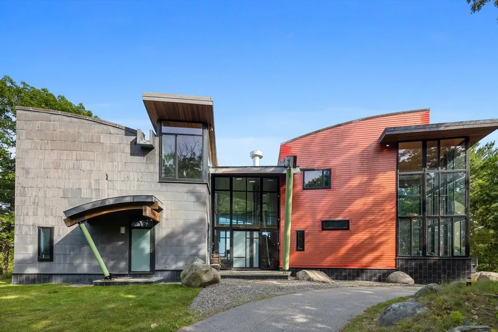 370 Summer St, Manchester