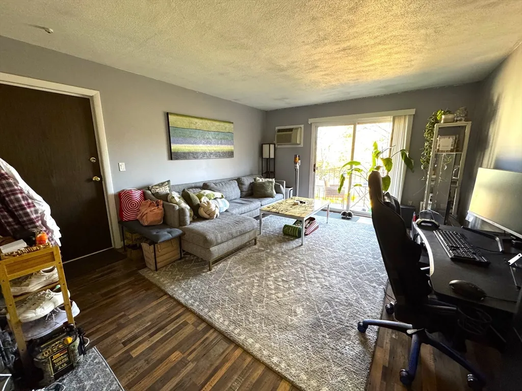 80 Walnut St, Canton