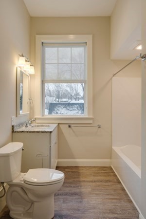 33 West Main St, Groton