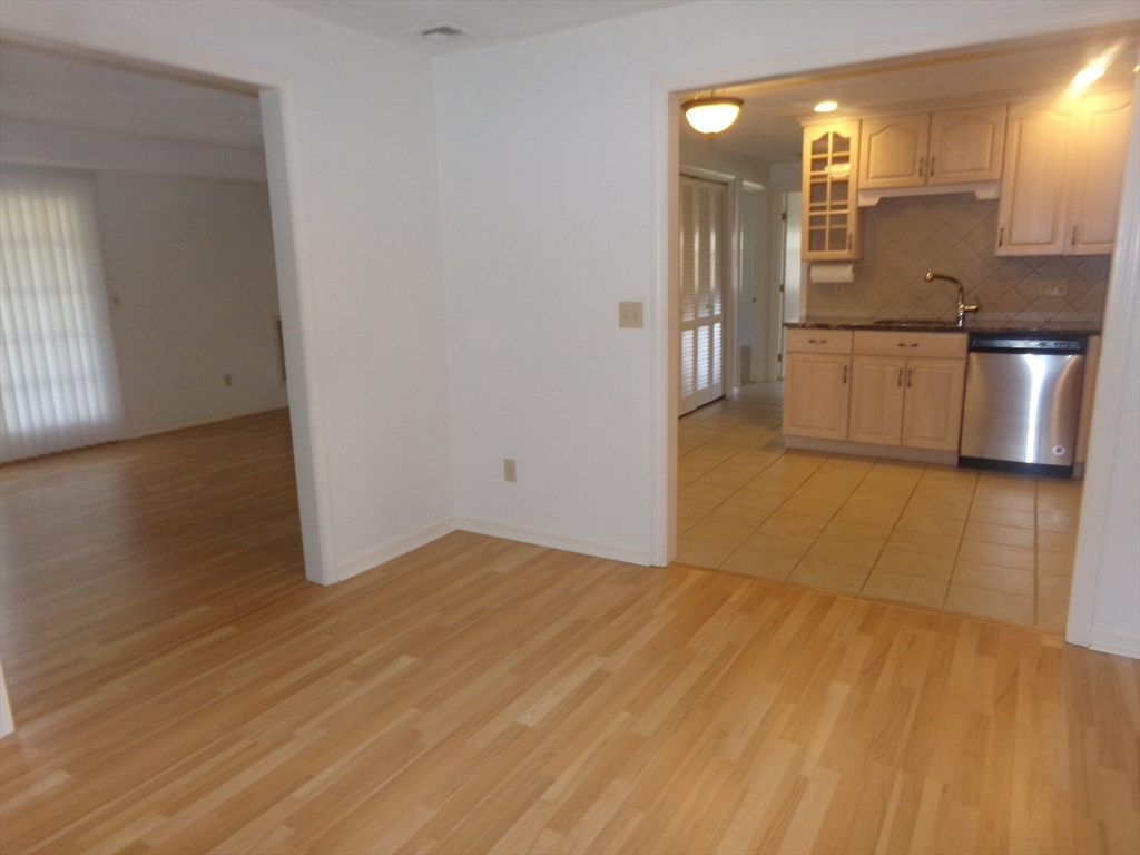 203 Apache Way, Tewksbury