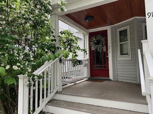 911 Broadway, Davis Square