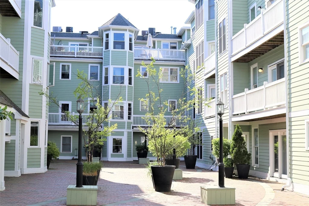 205 Richdale Ave, Neighborhood Nine