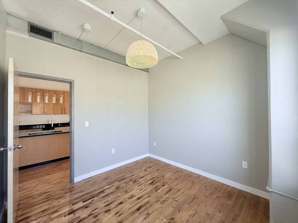 210 Lincoln St, Leather District