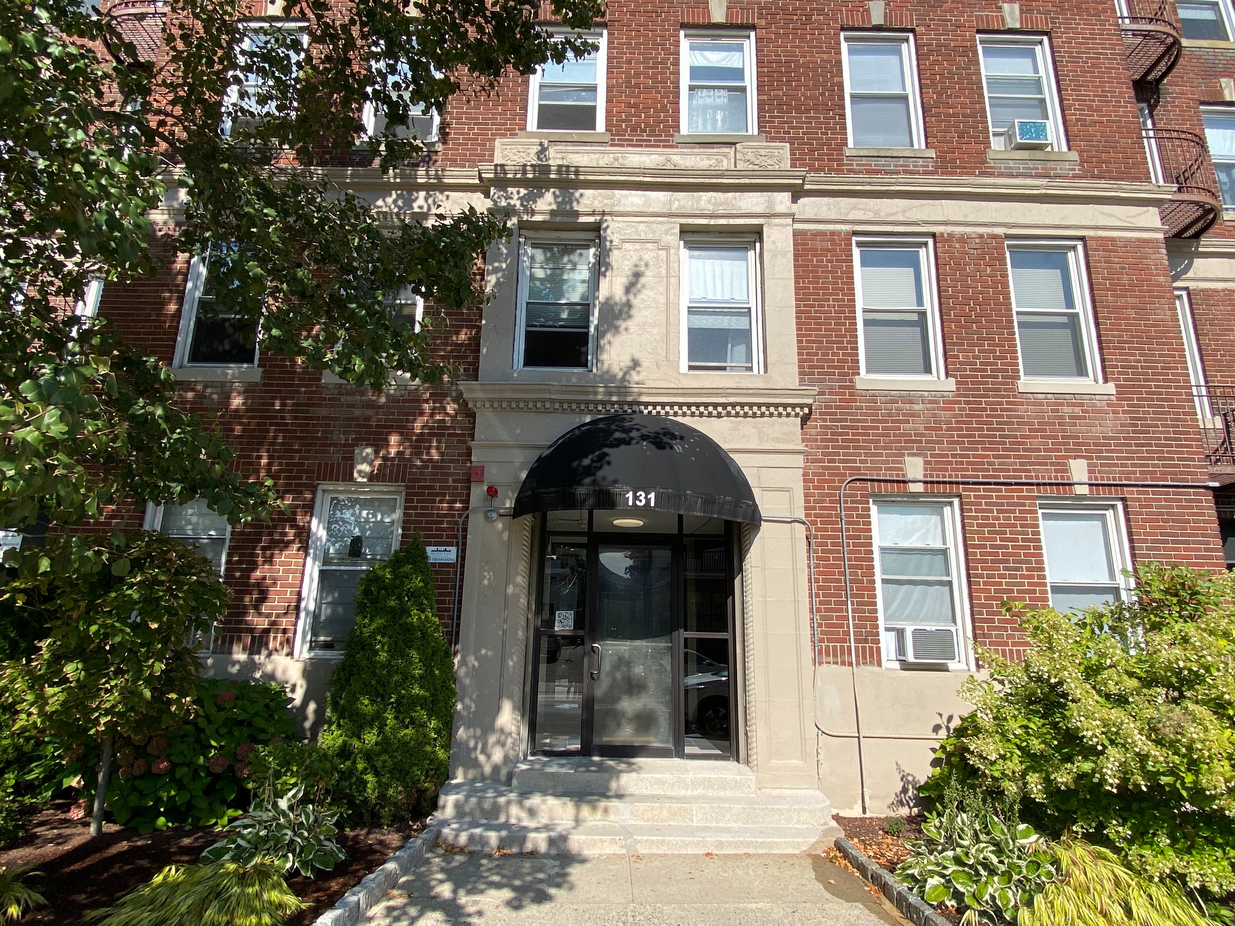 131 Washington St, Brighton