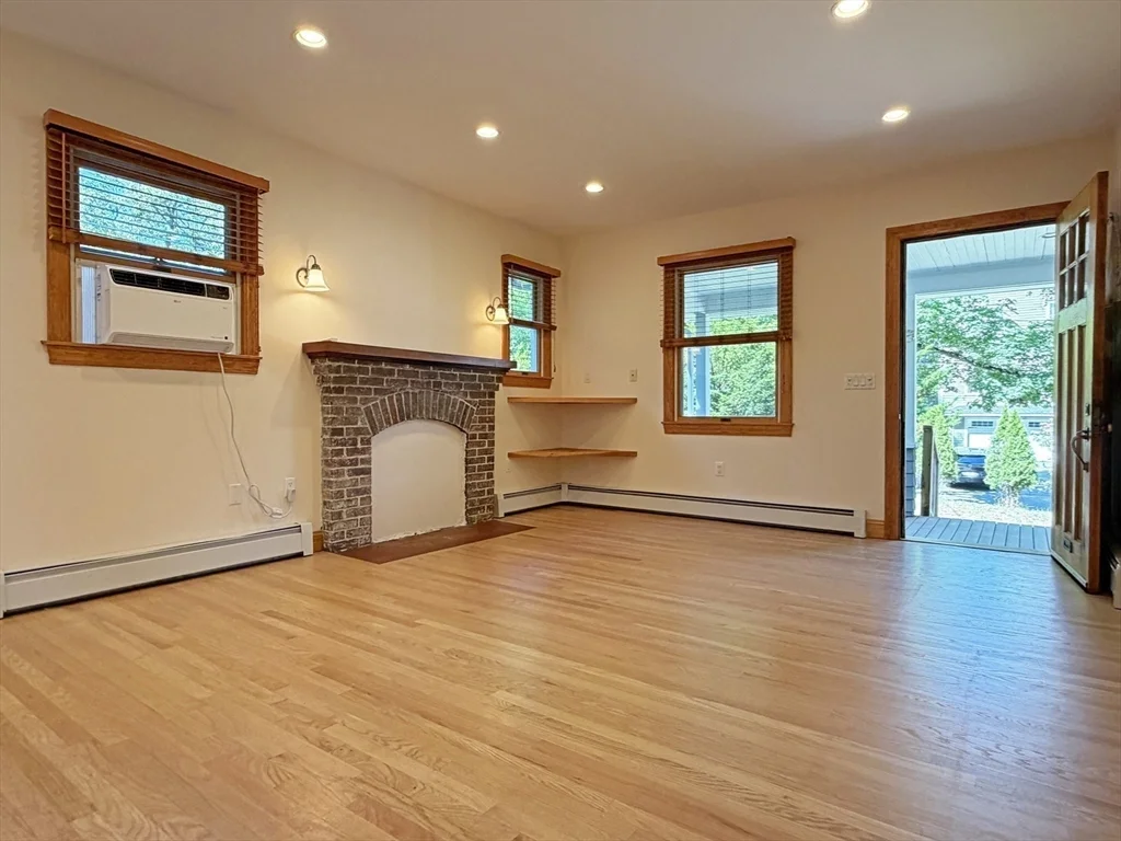 63 Pierrepont Rd, Newton Lower Falls