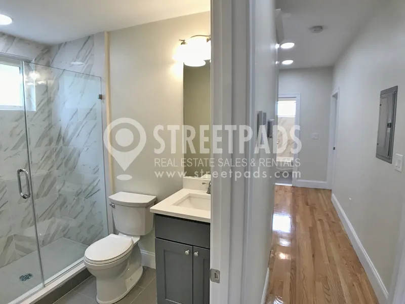 327 Highland Ave, Powder House Square