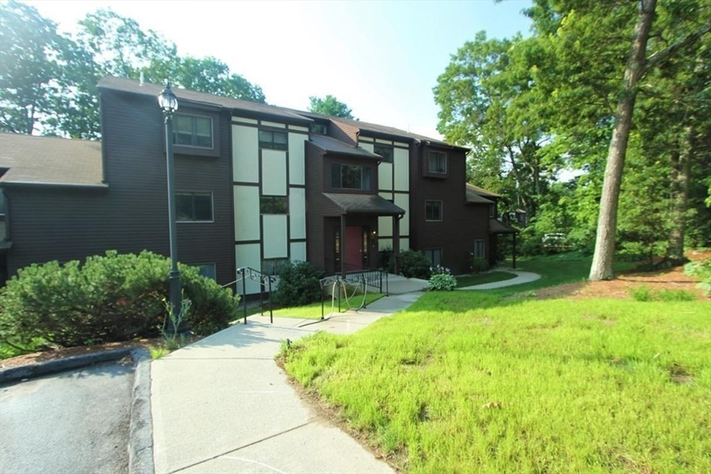 76 Highwood Dr, Franklin