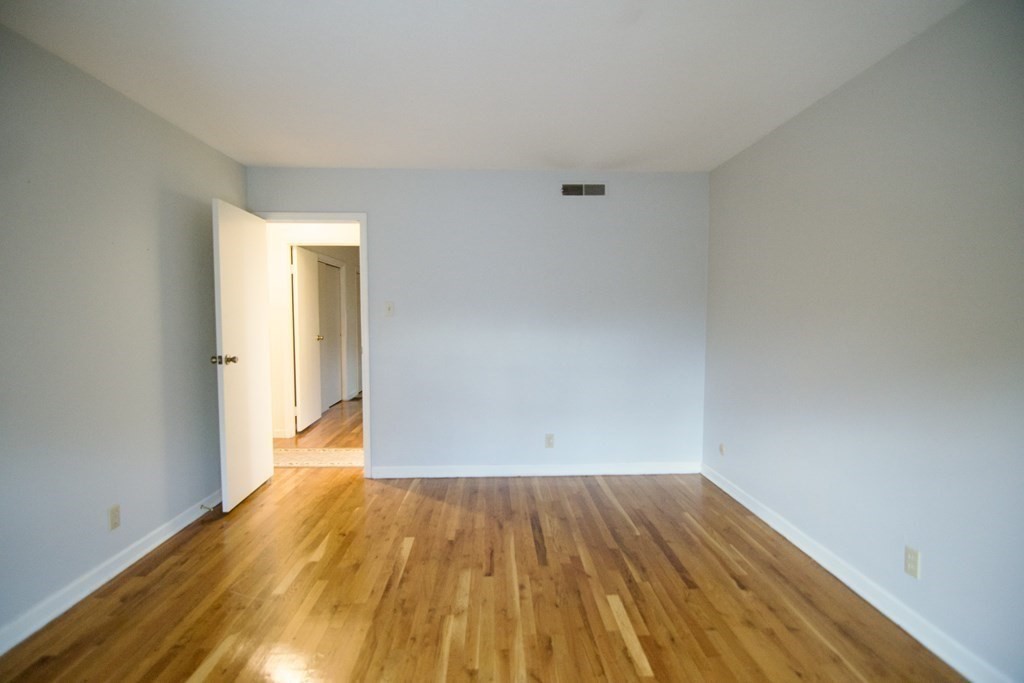 1157 Dickinson St, Forest Park