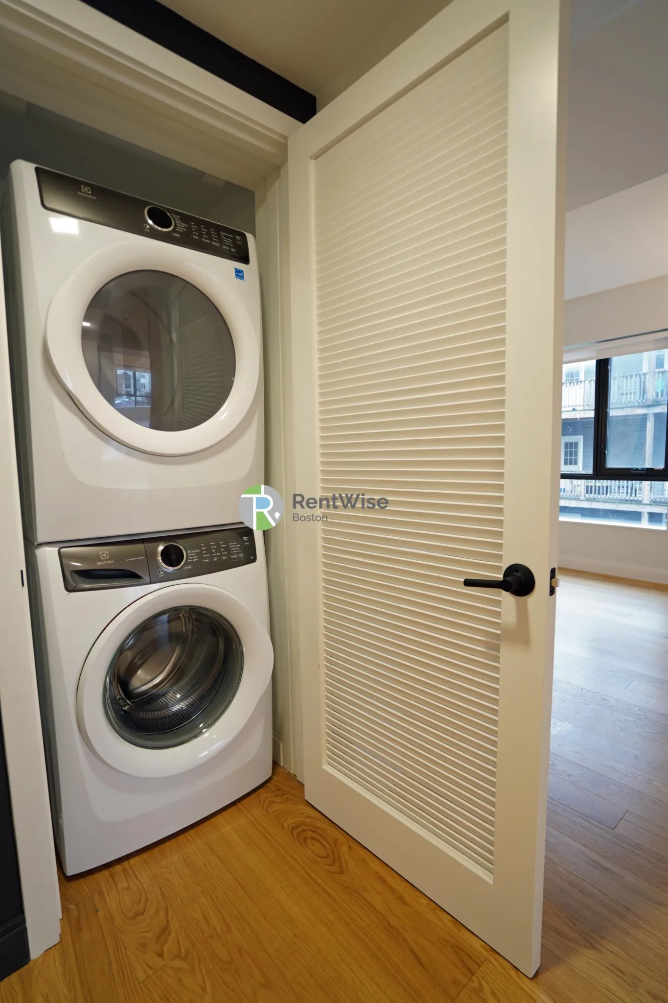 83 Gardner St, Allston