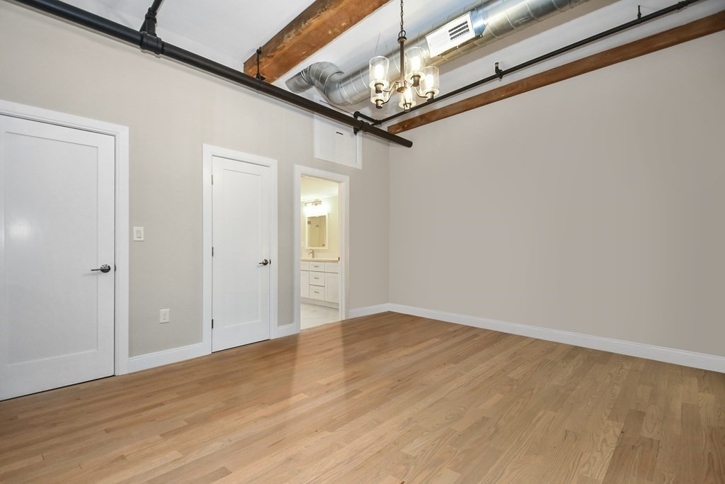 17 Kearney Sq, Lowell