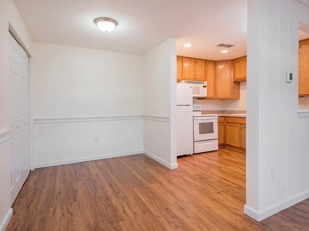 18 Williamsburg Ct, Shrewsbury