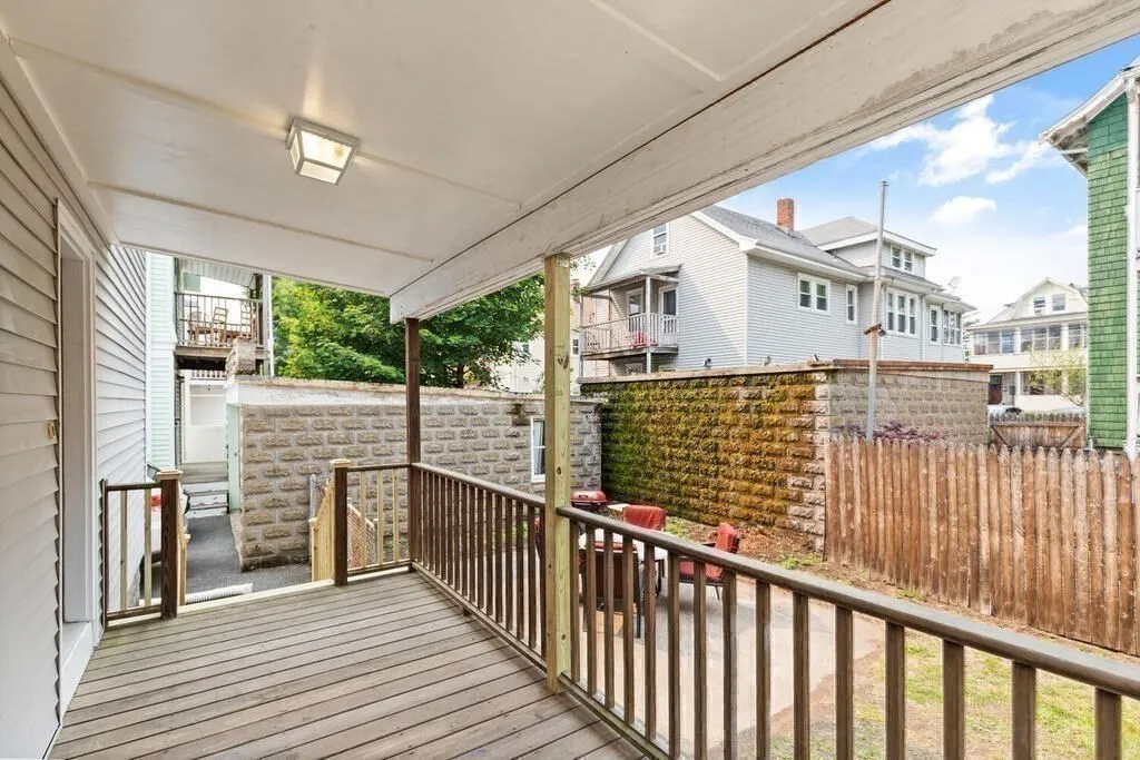 43 Sunset Rd, West Somerville