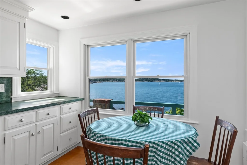 37 Marmion Way, Rockport