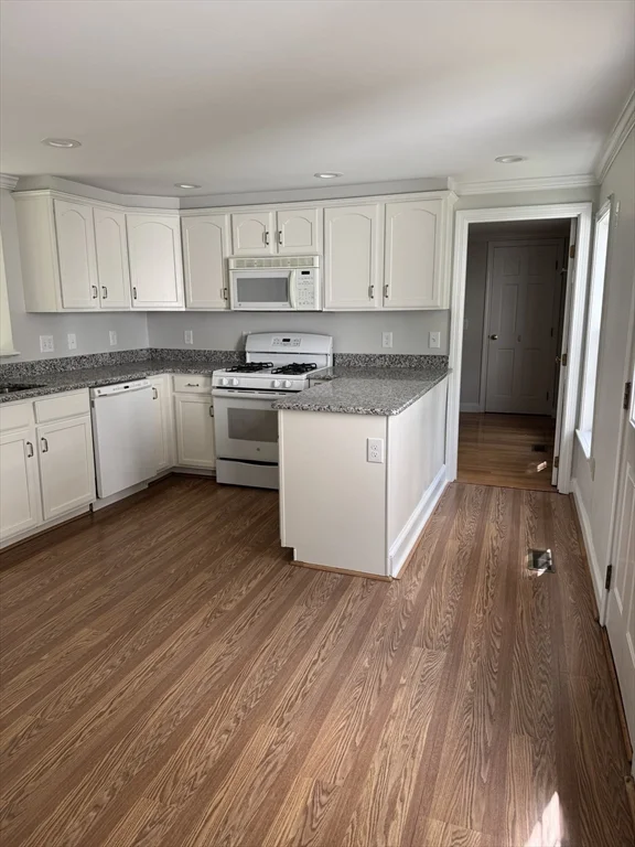 466 Center St, Hanover