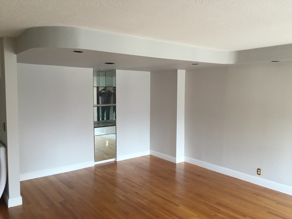 85 E India Row, Waterfront