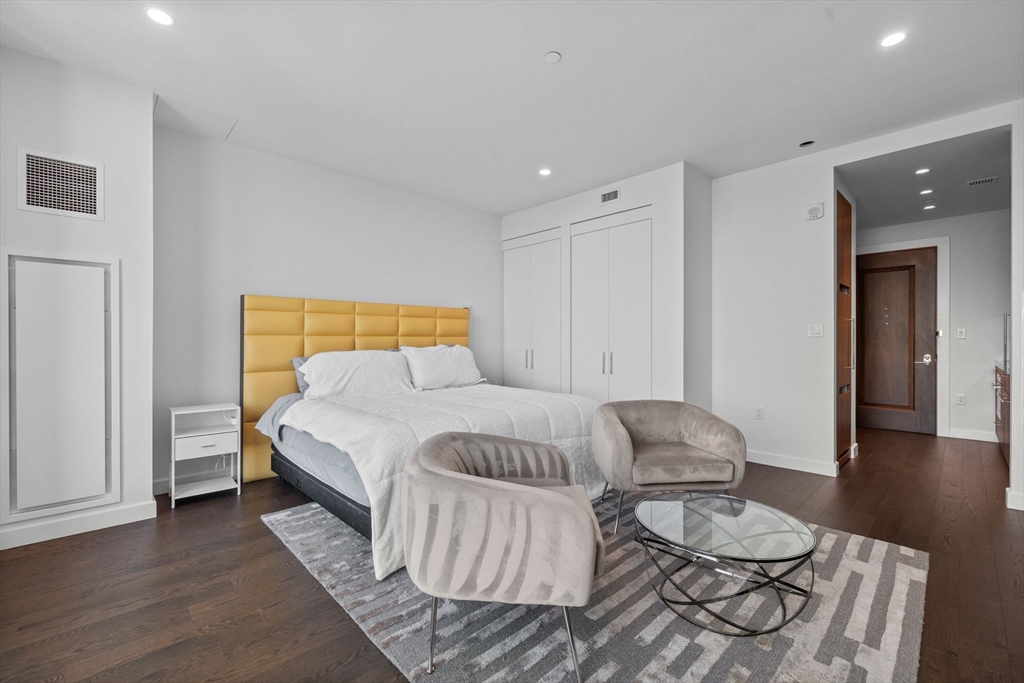 430 Stuart St, Back Bay