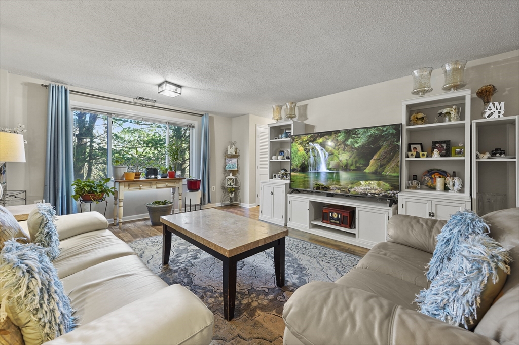 11 Ledgewood Way, Peabody