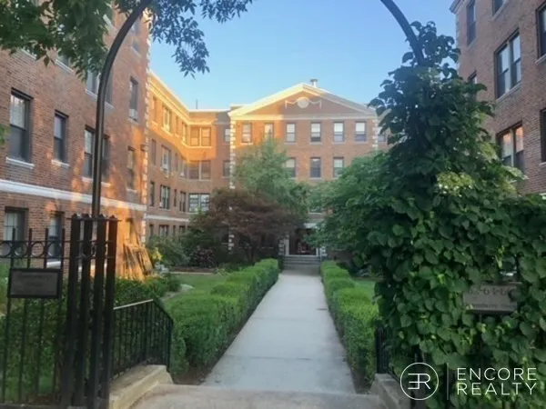 66 Queensberry St, Fenway