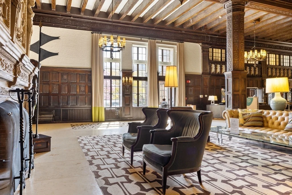 20 Chapel St, Longwood