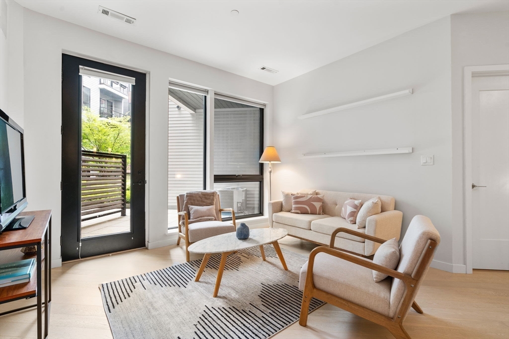 45 W 3rd St, South Boston