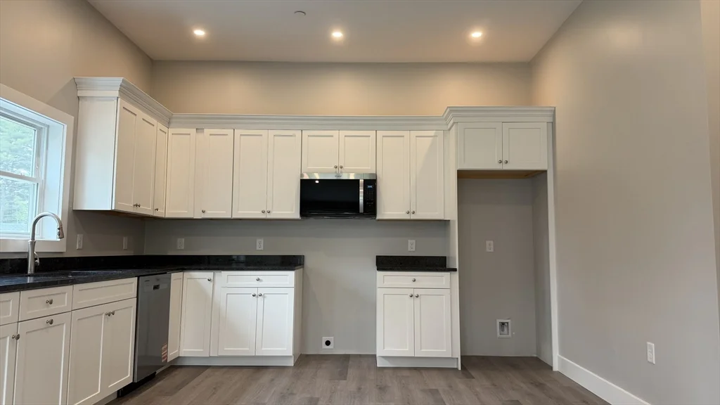 251 Sladen St, Dracut