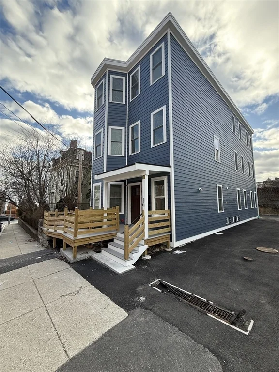 16 Delle Ave, Mission Hill