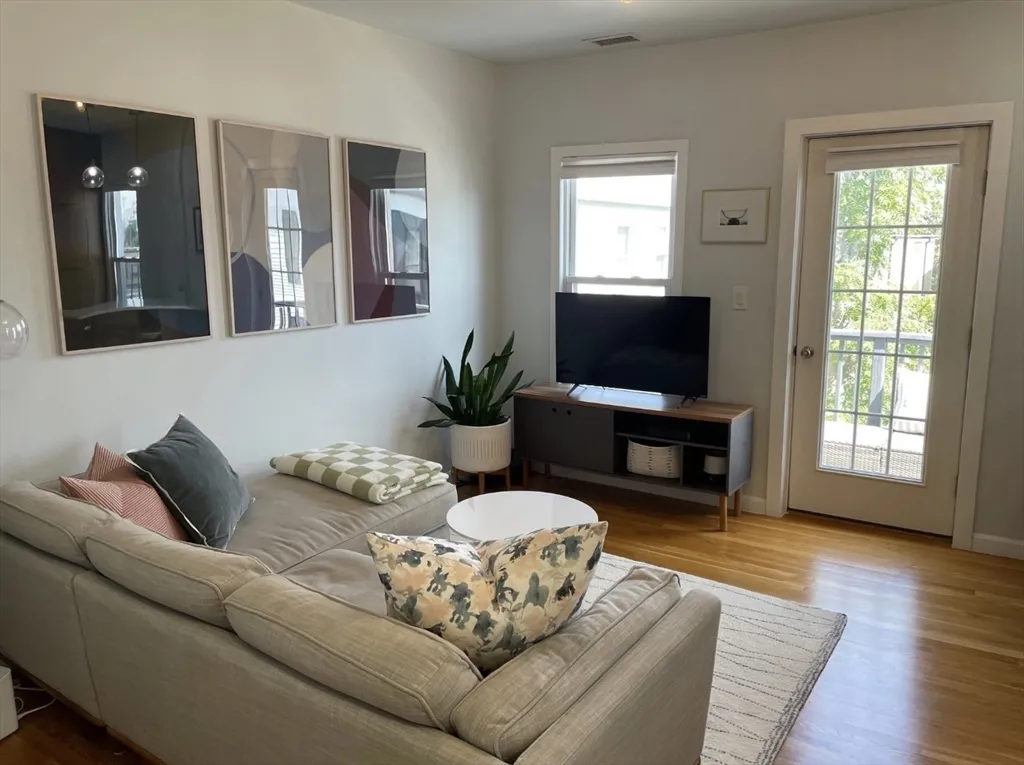 258 Everett St, East Boston