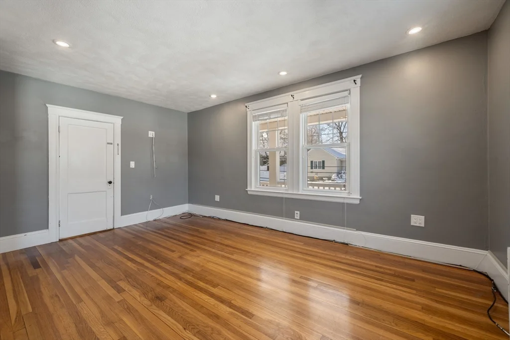 22 Leonard St, Woburn