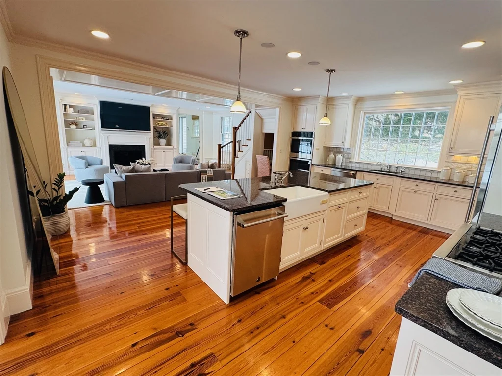 251A Old Billerica Rd, Bedford