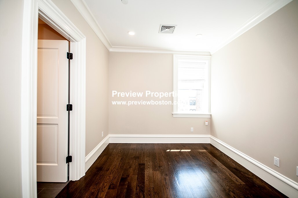 11 Alton Pl, Coolidge Corner