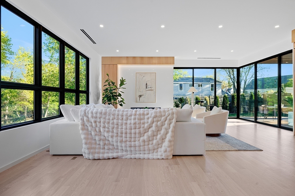 90 Auburndale Ave, Newton