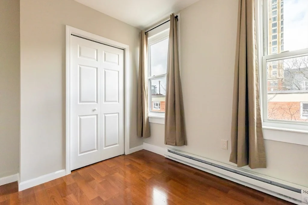 102 Tyler St, Chinatown
