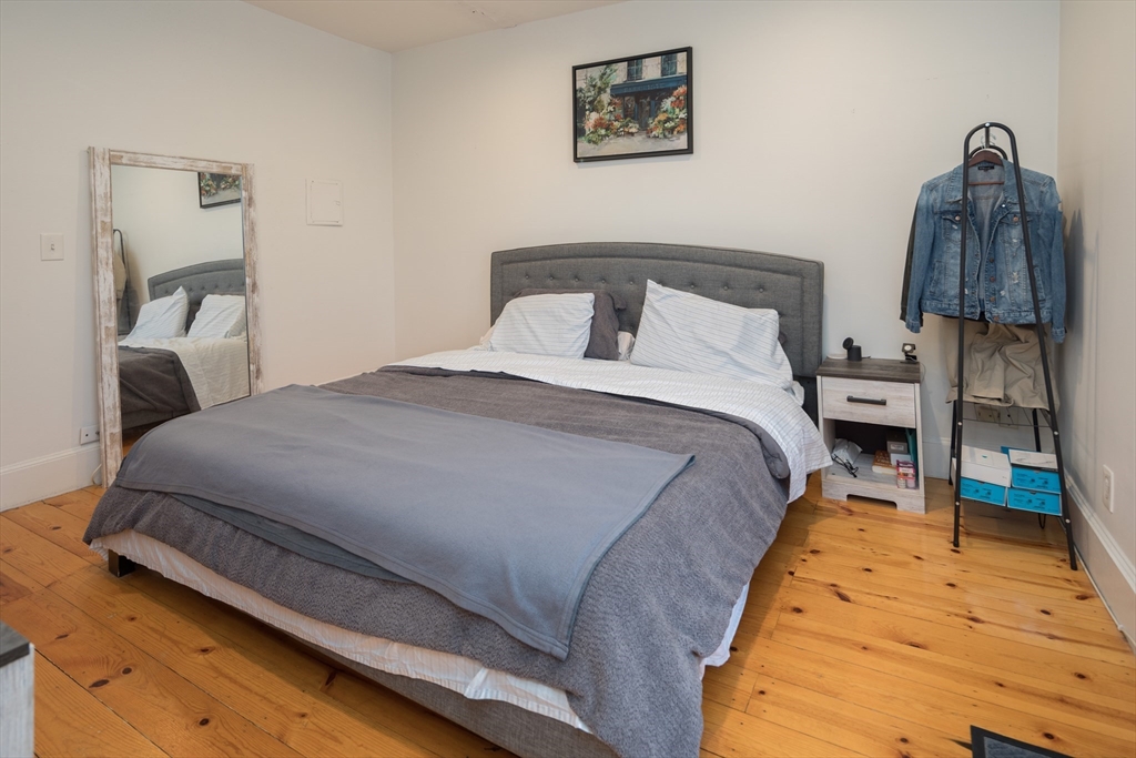 221 W Newton, South End