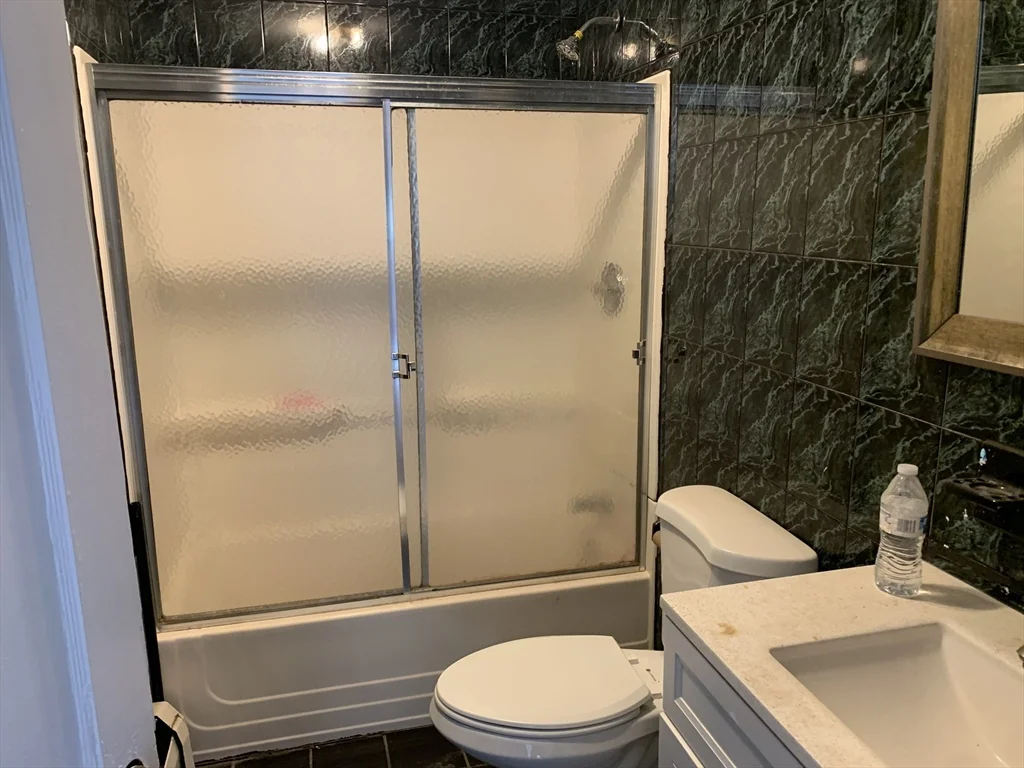 70 Price Pl, Fall River