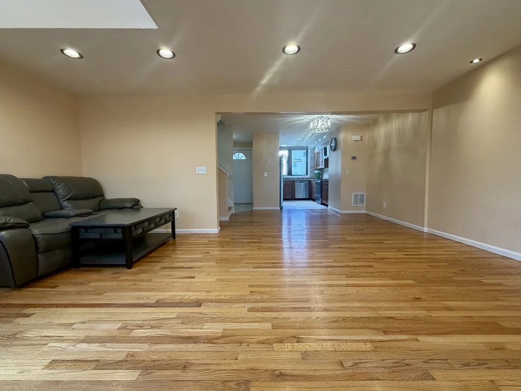 22 Gates Rd, Worcester