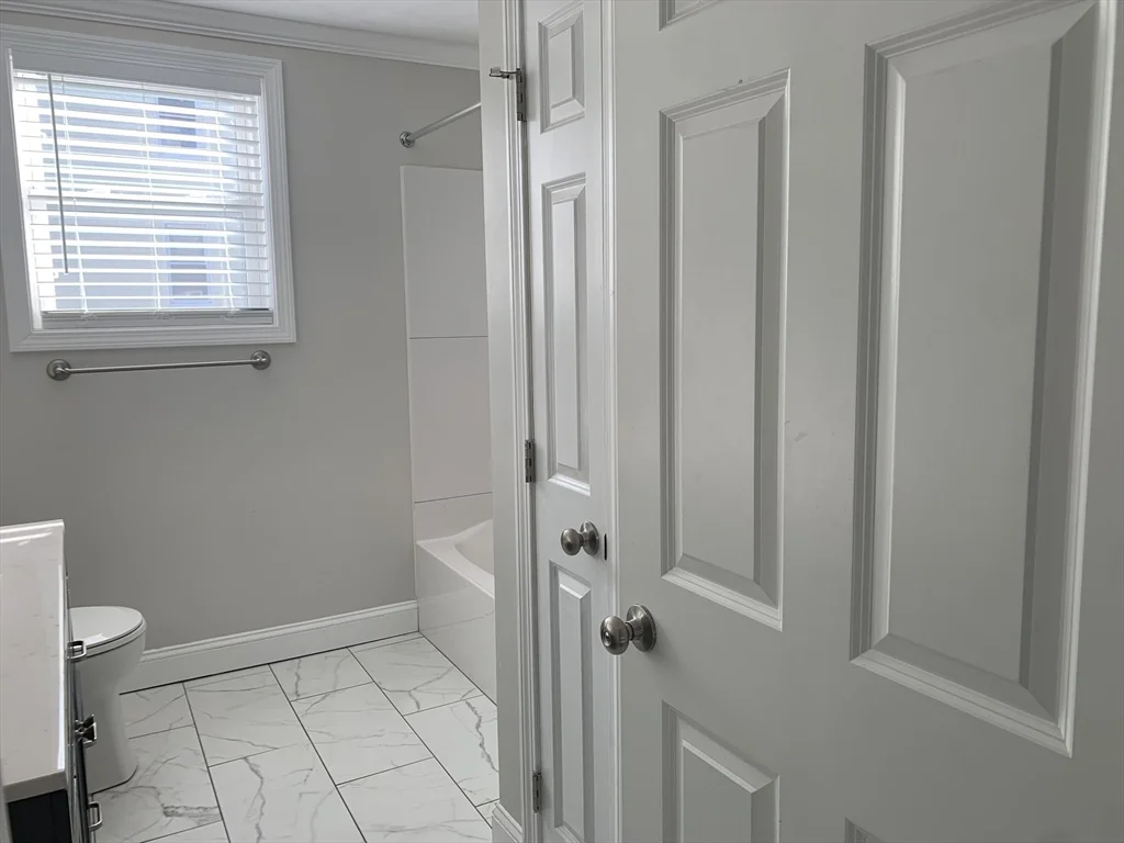 20 Meadow St, Fall River