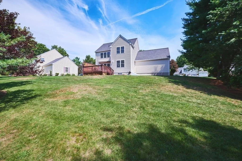 27 Cranberry Ln, Burlington