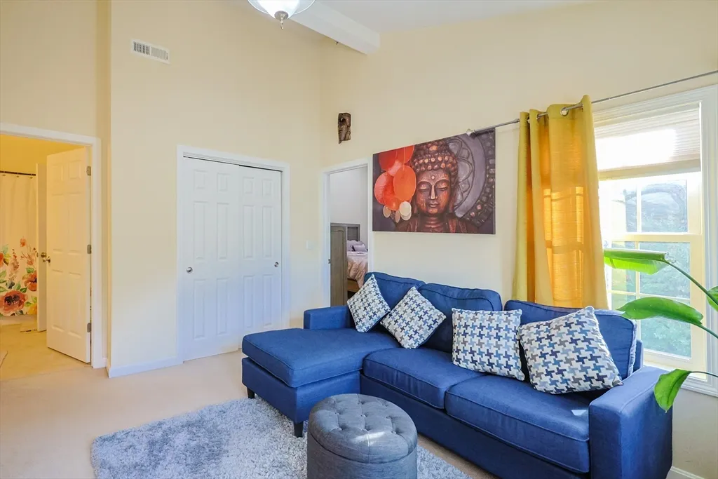 8 Patriots Blvd, Hopkinton